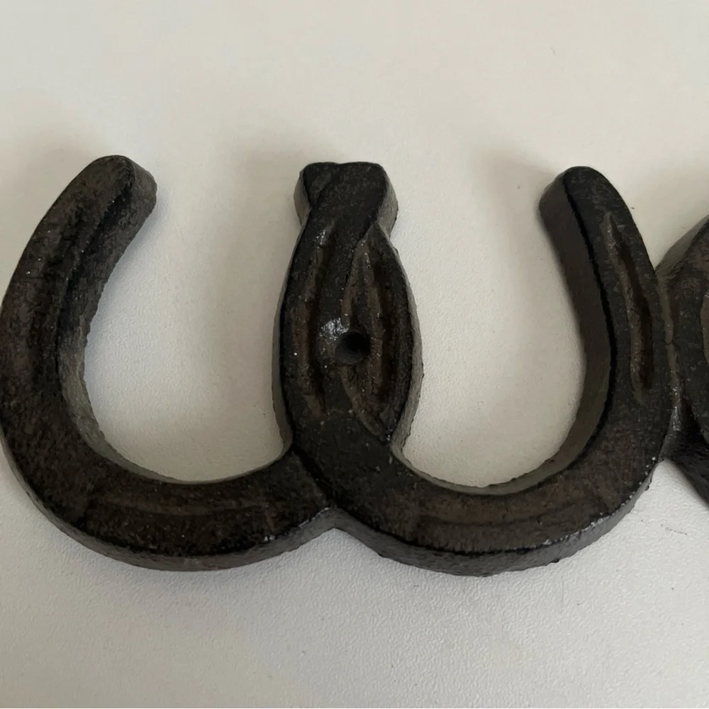 Cast Iron Rustic Farm Black Horseshoe Welcome Plaque Sign